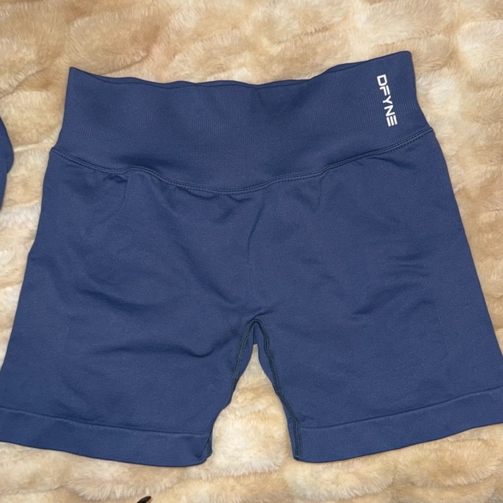 Size M DFYNE shorts